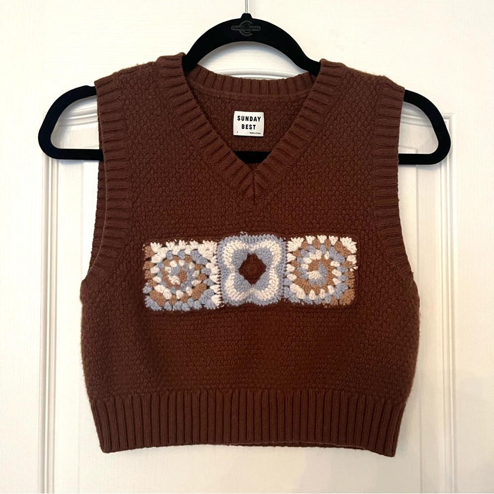ARITZIA Sunday Best Cropped Crochet Sweater Vest